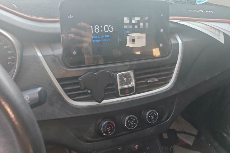 Used Baojun 730 2019 1.5T CVT Fashion Model 7 Seats China V Emission Standard Audio And AC Panel