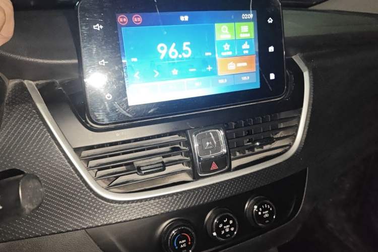 Used Baojun 730 2019 1.5T CVT Fashion Model 7 Seats China V Emission Standard Audio And AC Panel