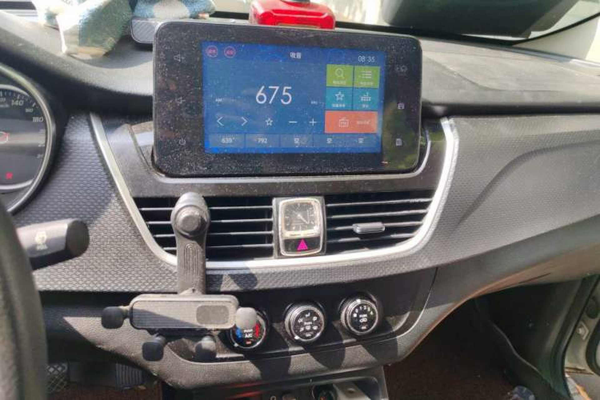 Used Baojun 730 2019 1.5T Manual Fashion Model 7-seater National V Audio And AC Panel