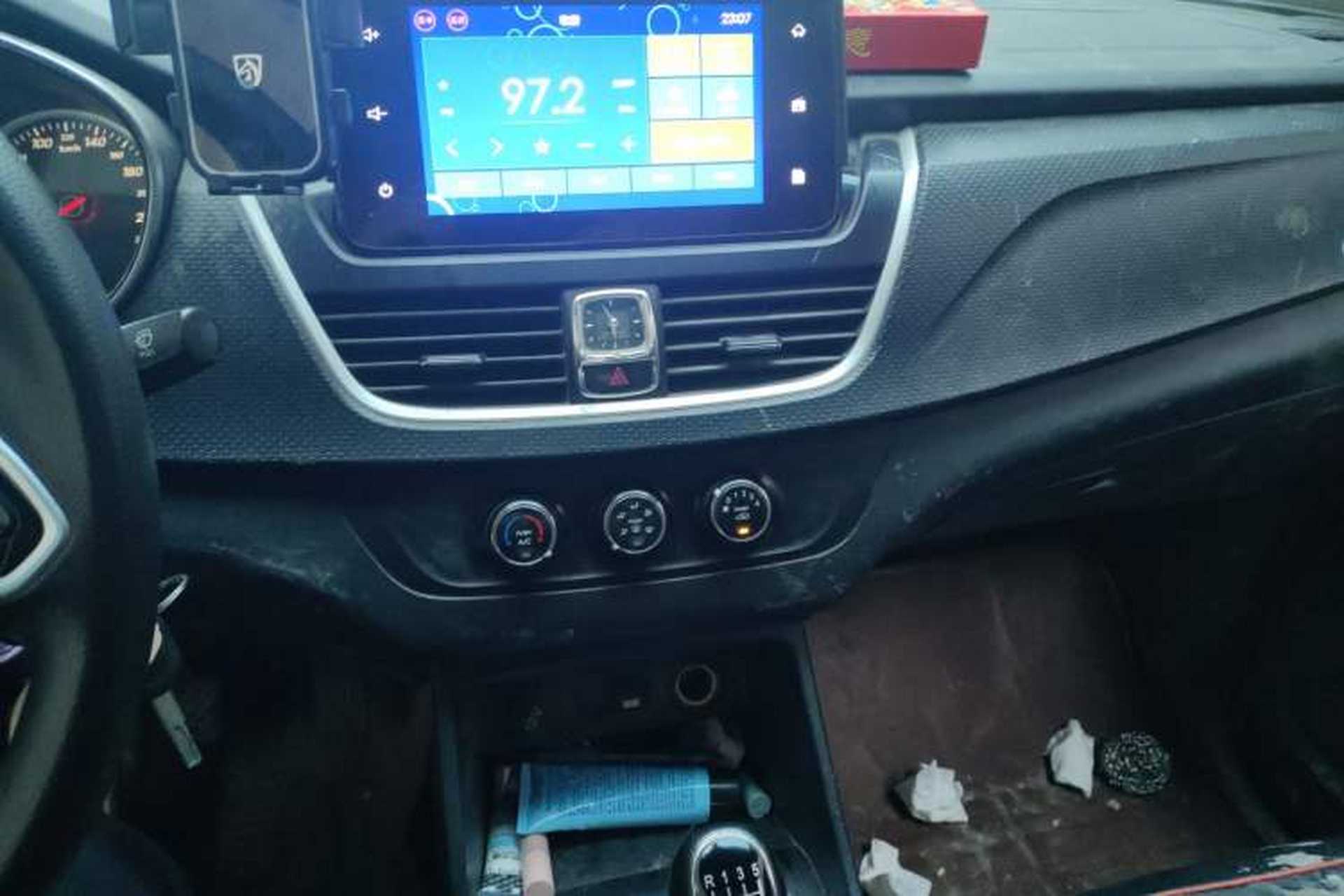 Used Baojun 730 2019 1.5L Manual Fashion Model 7-seater China VI Audio And AC Panel