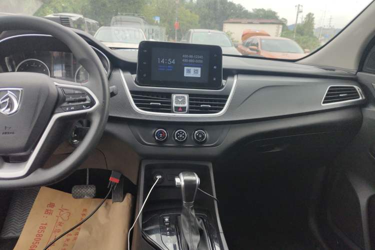 Used Baojun 730 2019 1.5T CVT Fashion Model 7 Seats China V Emission Standard Audio And AC Panel