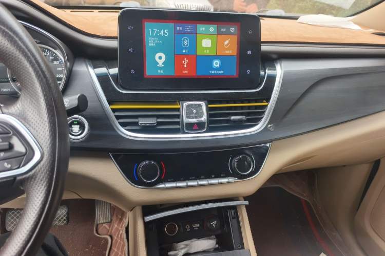 Used Baojun 730 2019 1.5T Manual Mild Hybrid Zhishang Model 7 Seats China V Emission Standard Audio And AC Panel