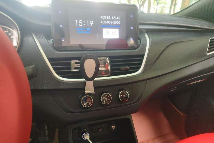 Used Baojun 730 2019 1.5T Manual Fashion Model 7-seater National V Audio And AC Panel
