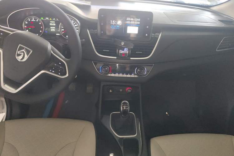 Used Baojun 730 2019 1.5T Manual Fashion Model 7-seater China VI Audio And AC Panel