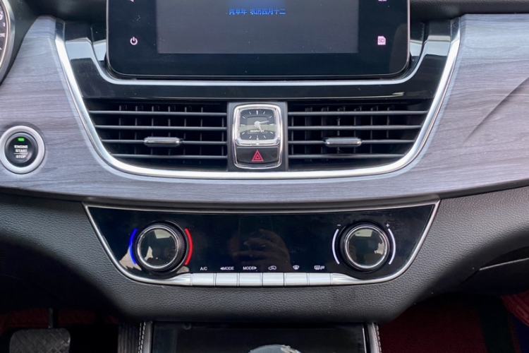 Used Baojun 730 2019 1.5T CVT Flagship Model 7 Seats China VI Emission Standard Audio And AC Panel