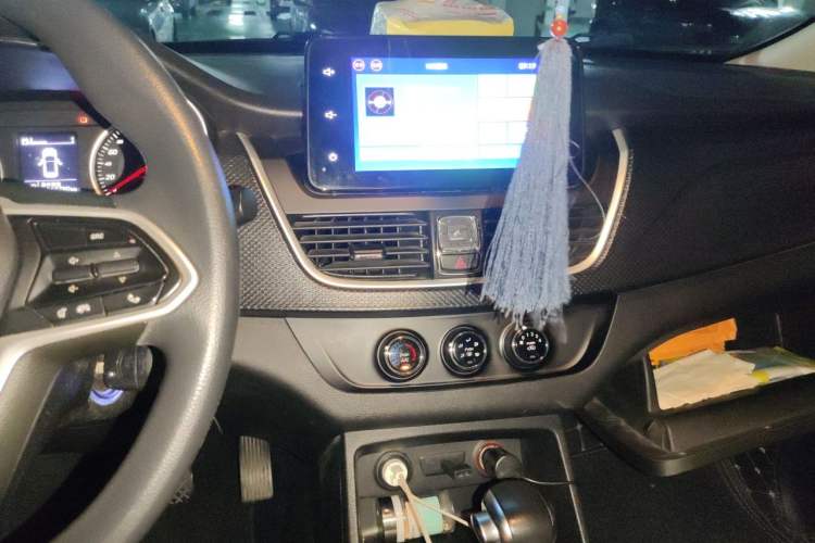 Used Baojun 730 2019 1.5T CVT Fashion Model 7 Seats China VI Emission Standard Audio And AC Panel