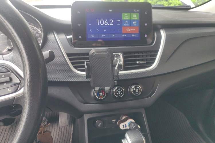 Used Baojun 730 2019 1.5T CVT Fashion Model 7 Seats China V Emission Standard Audio And AC Panel