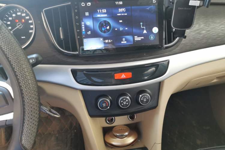 Used Baojun 730 2019 1.5L Manual Value Edition 7 Seats China VI Emission Standard Audio And AC Panel