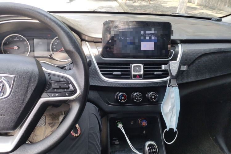 Used Baojun 730 2019 1.5T Manual Fashion Model 7-seater China VI Audio And AC Panel