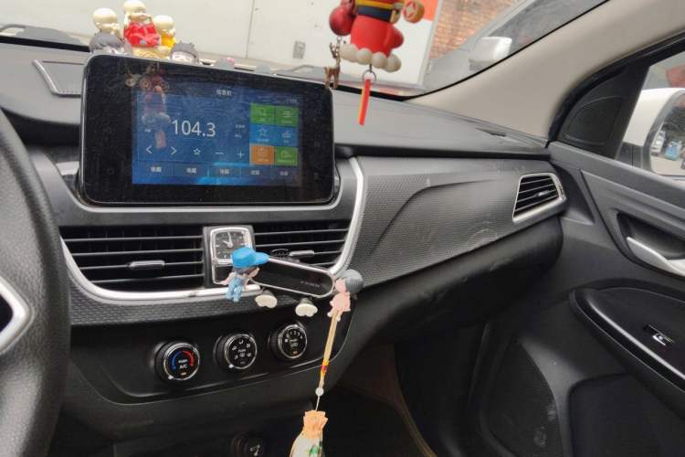 Used Baojun 730 2019 1.5L Manual Fashion Model 7-seater National V Audio And AC Panel