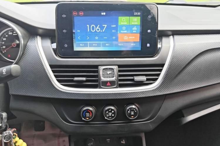 Used Baojun 730 2019 1.5L Manual Fashion Model 7-seater China VI Audio And AC Panel