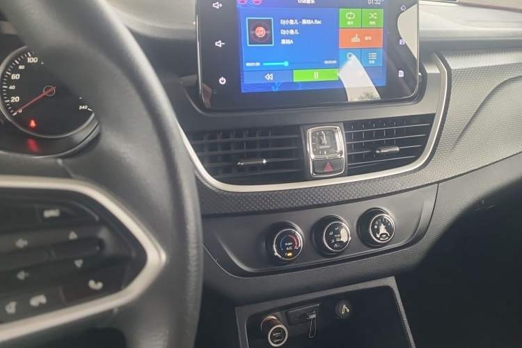 Used Baojun 730 2019 1.5L Manual Fashion Model 7-seater National V Audio And AC Panel