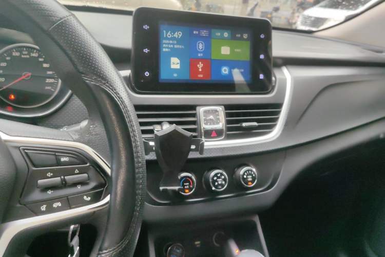 Used Baojun 730 2019 1.5T CVT Fashion Model 7 Seats China VI Emission Standard Audio And AC Panel
