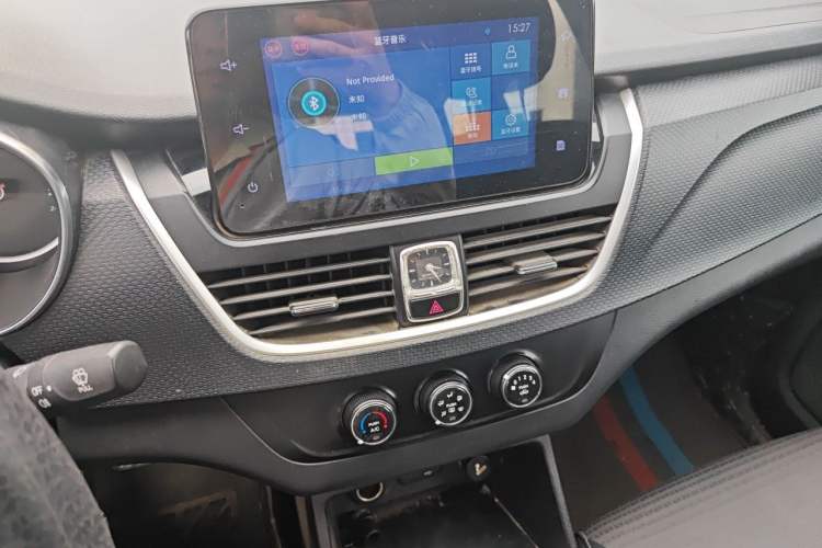 Used Baojun 730 2019 1.5L Manual Fashion Model 7-seater China VI Audio And AC Panel