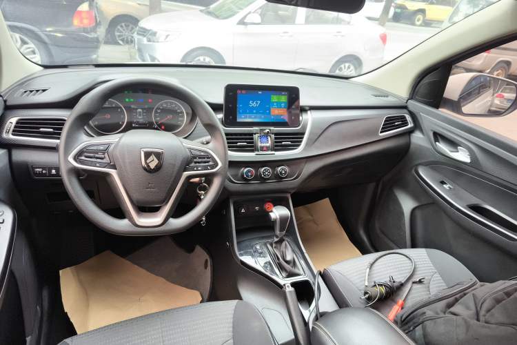 Used Baojun 730 2019 1.5T CVT Fashion Model 7 Seats China V Emission Standard Audio And AC Panel