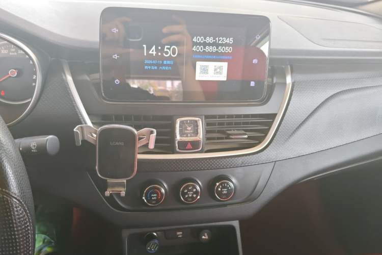 Used Baojun 730 2019 1.5L Manual Fashion Model 7-seater China VI Audio And AC Panel