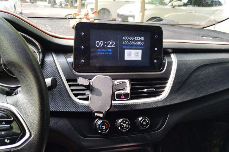 Used Baojun 730 2019 1.5T Manual Fashion Model 7-seater National V Audio And AC Panel