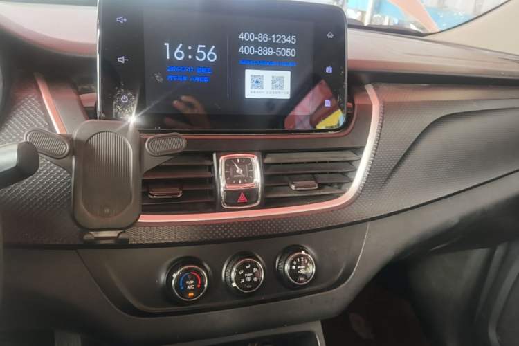 Used Baojun 730 2019 1.5T CVT Fashion Model 7 Seats China VI Emission Standard Audio And AC Panel