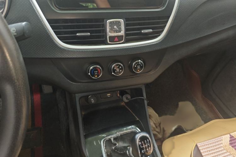 Used Baojun 730 2019 1.5L Manual Fashion Model 7-seater China VI Audio And AC Panel
