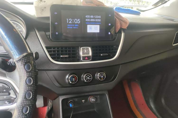 Used Baojun 730 2019 1.5L Manual Fashion Model 7-seater China VI Audio And AC Panel