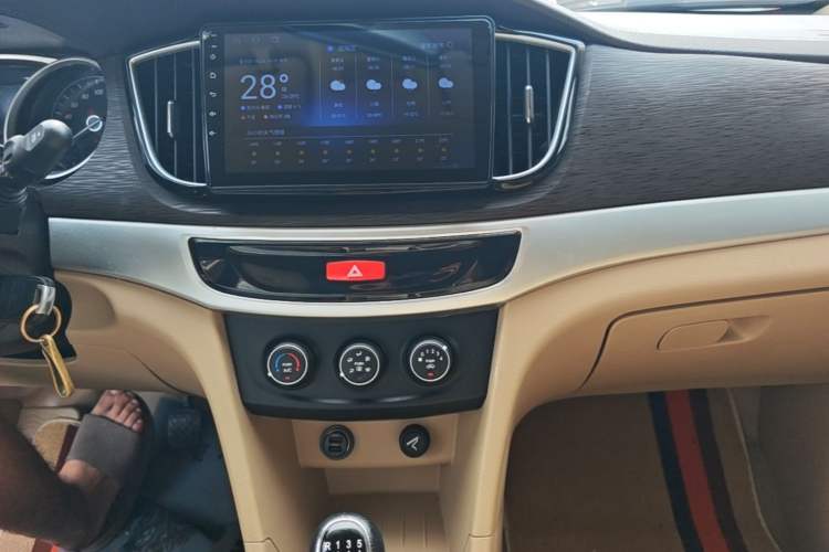 Used Baojun 730 2019 1.5L Manual Value Edition 7 Seats China VI Emission Standard Audio And AC Panel