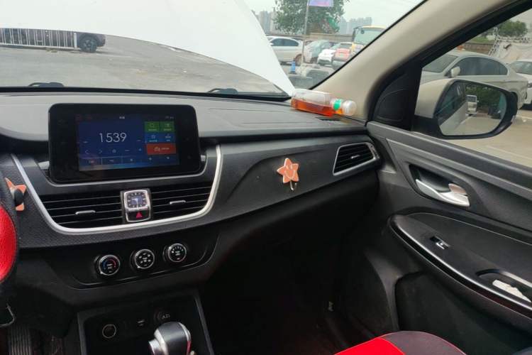 Used Baojun 730 2019 1.5T CVT Fashion Model 7 Seats China V Emission Standard Audio And AC Panel