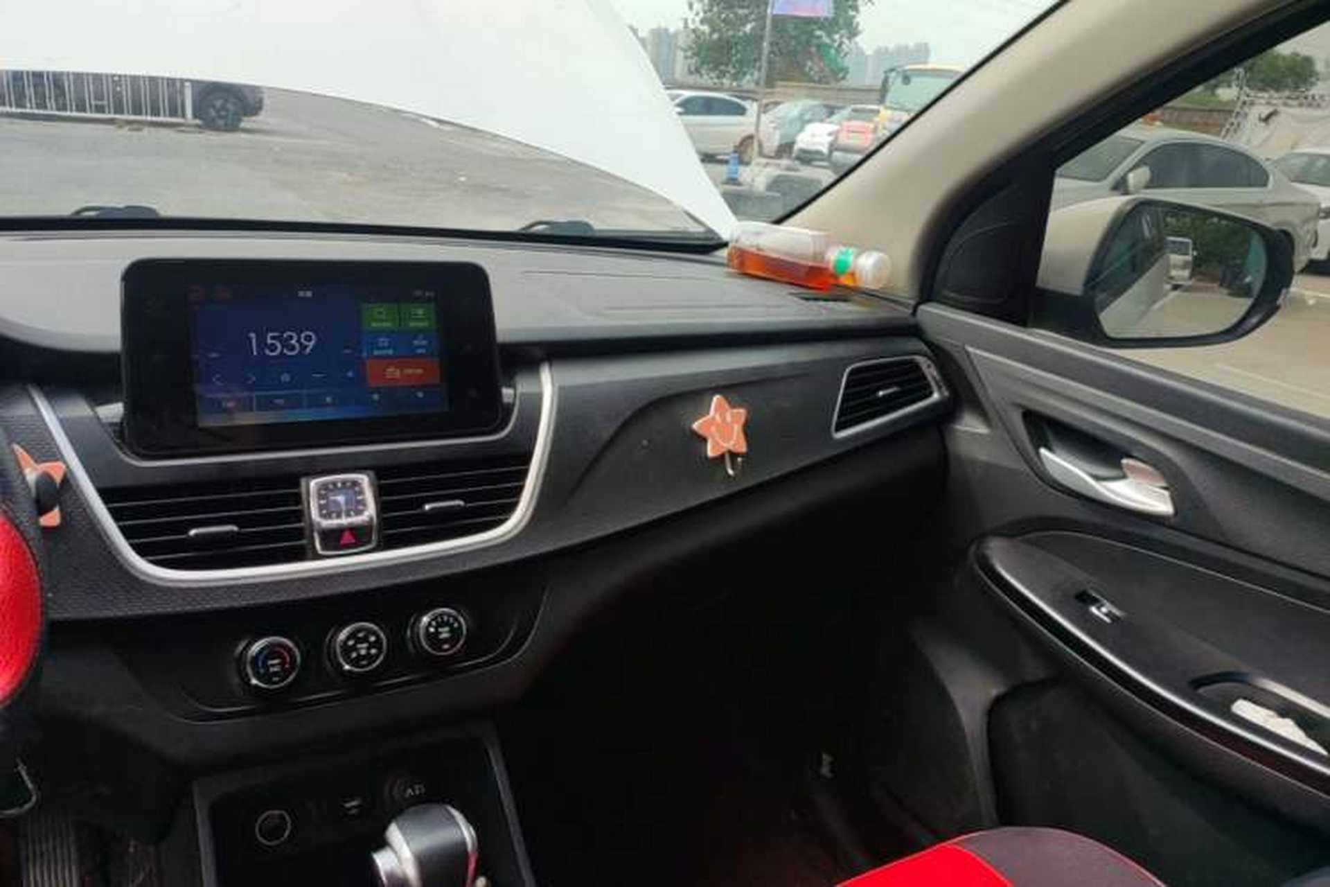Used Baojun 730 2019 1.5T CVT Fashion Model 7 Seats China V Emission Standard Audio And AC Panel