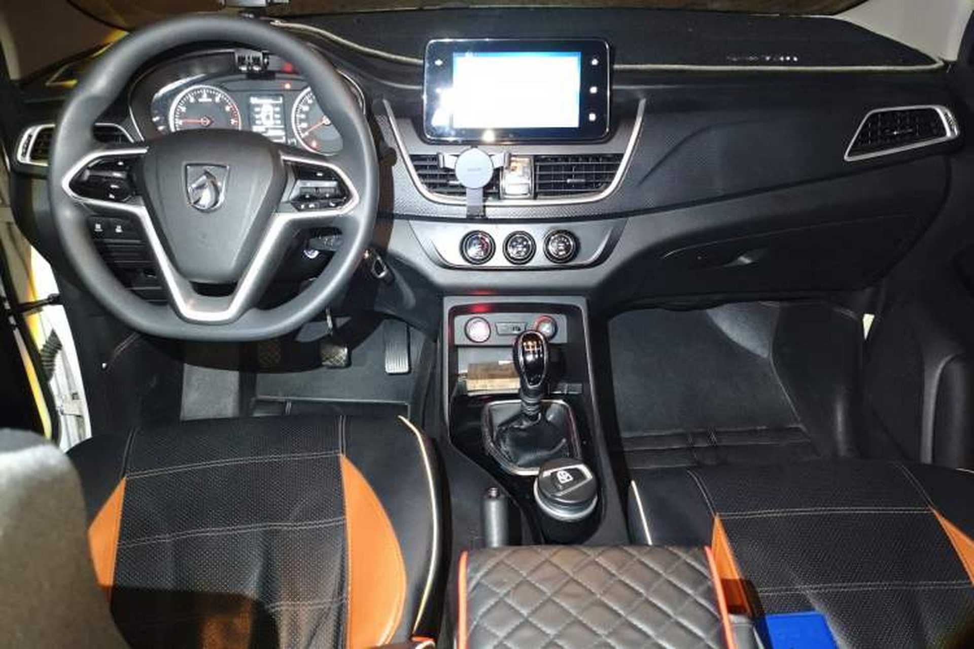 Used Baojun 730 2019 1.5L Manual Fashion Model 7-seater China VI Audio And AC Panel