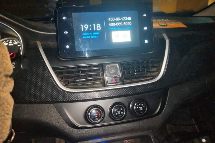 Used Baojun 730 2019 1.5L Manual Fashion Model 7-seater China VI Audio And AC Panel
