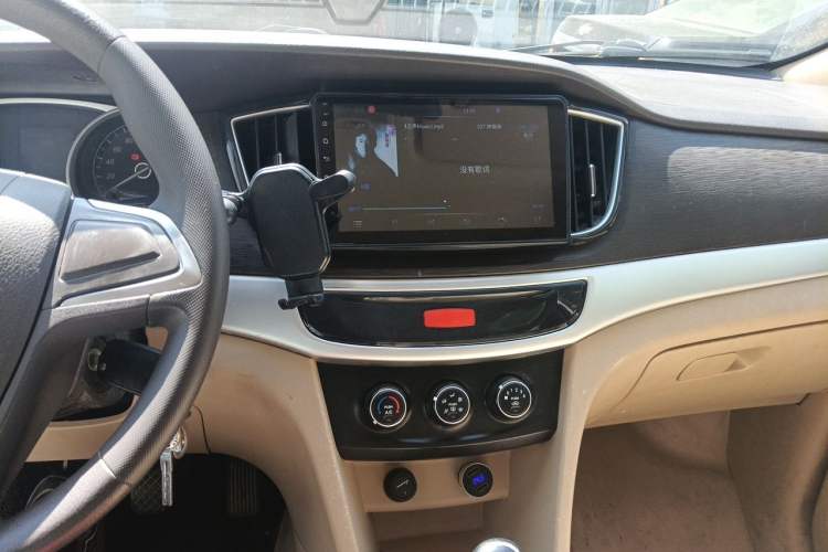 Used Baojun 730 2019 1.5L Manual Value Edition 7 Seats China VI Emission Standard Audio And AC Panel
