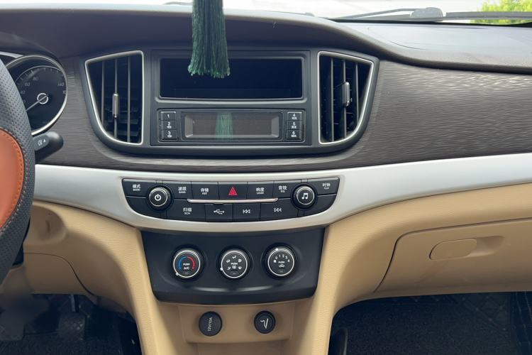 Used Baojun 730 2019 1.5L Manual Value Edition 7 Seats China VI Emission Standard Audio And AC Panel