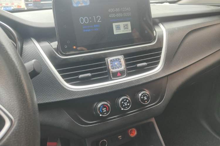 Used Baojun 730 2019 1.5T CVT Fashion Model 7 Seats China V Emission Standard Audio And AC Panel