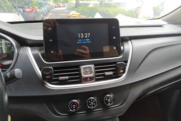 Used Baojun 730 2019 1.5T Manual Fashion Model 7-seater National V Audio And AC Panel