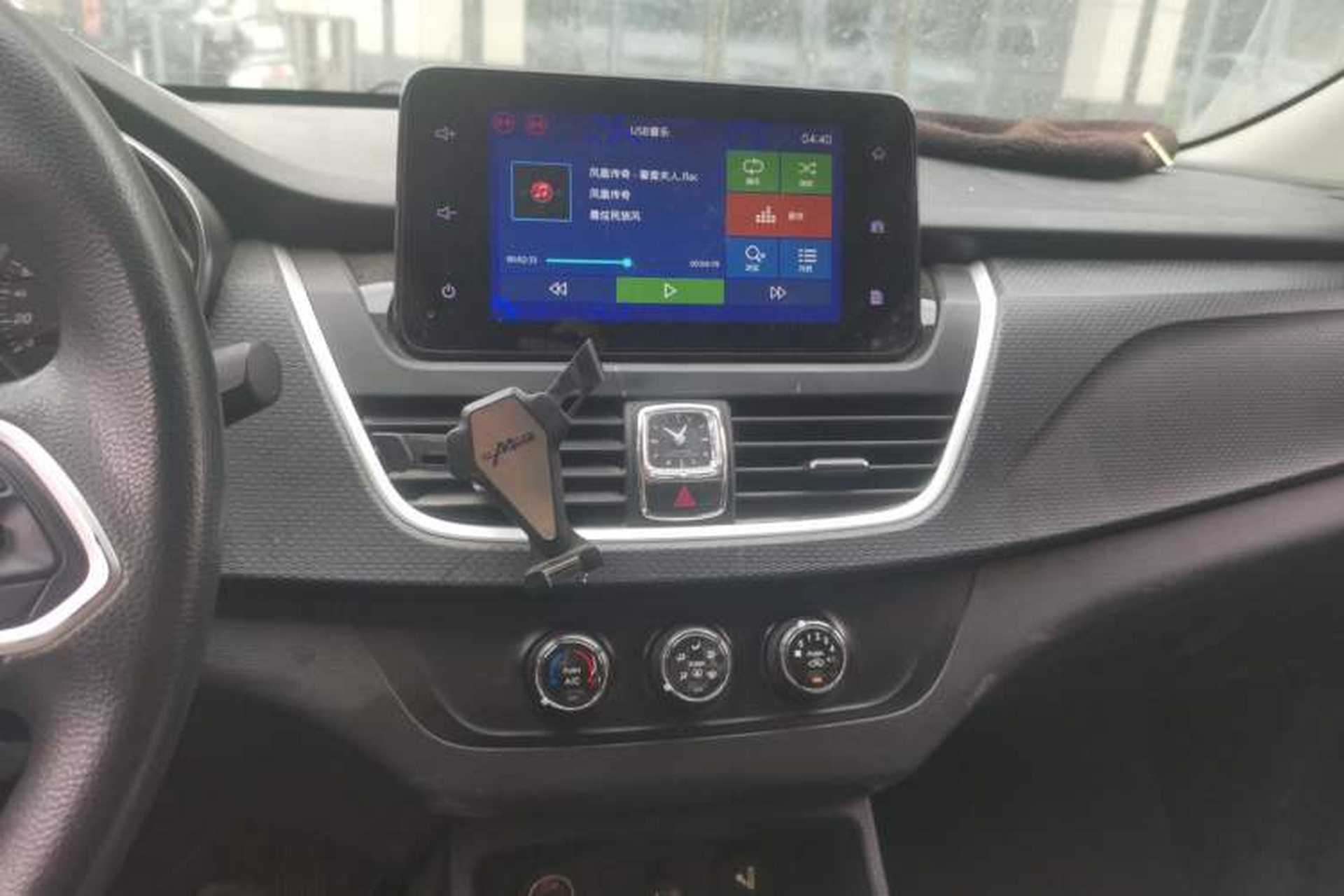 Used Baojun 730 2019 1.5L Manual Fashion Model 7-seater China VI Audio And AC Panel
