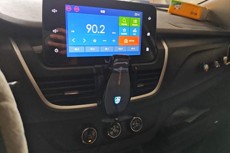 Used Baojun 730 2019 1.5T CVT Fashion Model 7 Seats China VI Emission Standard Audio And AC Panel