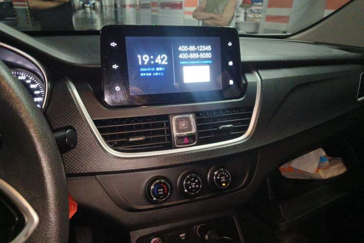 Used Baojun 730 2019 1.5T CVT Fashion Model 7 Seats China V Emission Standard Audio And AC Panel