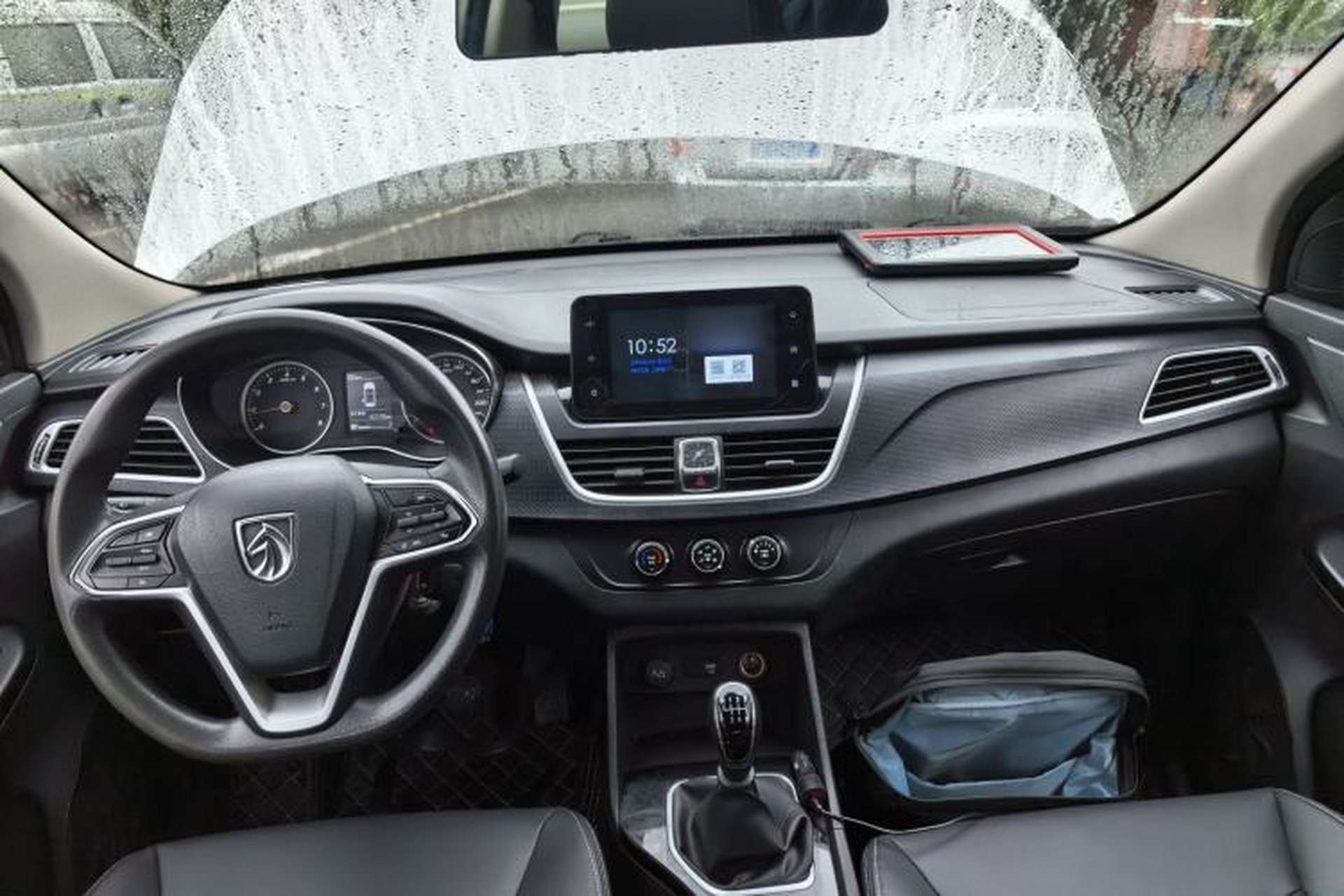 Used Baojun 730 2019 1.5T Manual Fashion Model 7-seater China VI Center Console