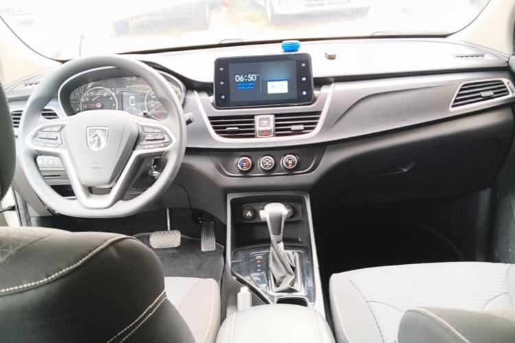 Used Baojun 730 2019 1.5T CVT Fashion Model 7 Seats China VI Emission Standard Center Console