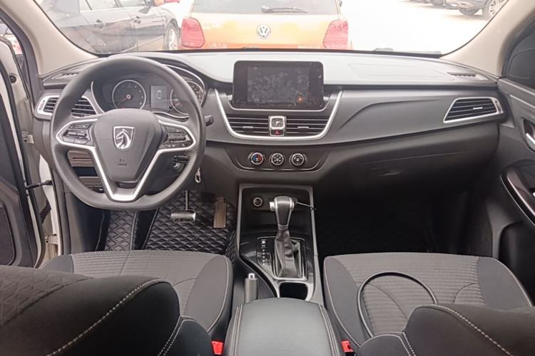 Used Baojun 730 2019 1.5T CVT Fashion Model 7 Seats China V Emission Standard Center Console