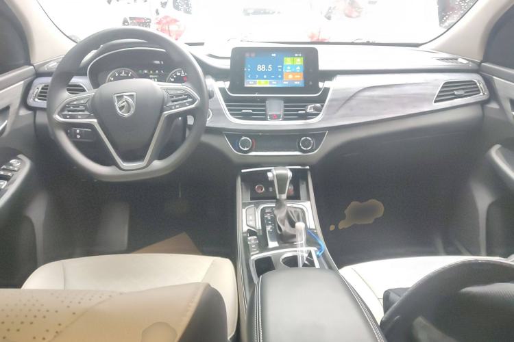 Used Baojun 730 2019 1.5T CVT Flagship Model 7 Seats China VI Emission Standard Center Console