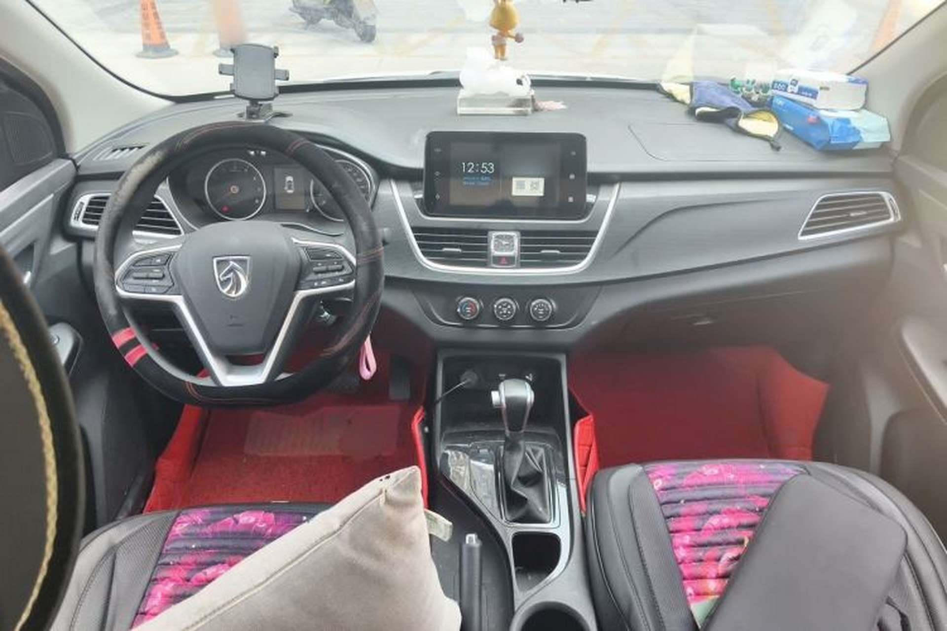 Used Baojun 730 2019 1.5T CVT Fashion Model 7 Seats China VI Emission Standard Center Console