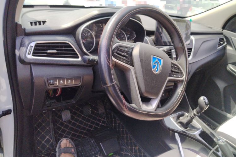 Used Baojun 730 2019 1.5T Manual Fashion Model 7-seater National V Center Console