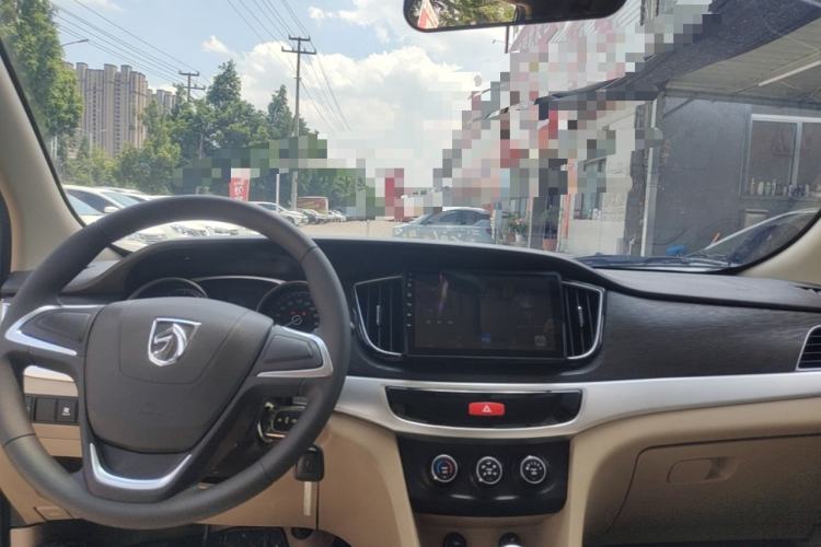 Used Baojun 730 2019 1.5L Manual Value Edition 7 Seats China VI Emission Standard Center Console