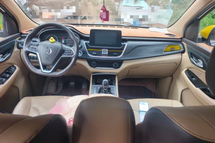 Used Baojun 730 2019 1.5T Manual Mild Hybrid Zhishang Model 7 Seats China V Emission Standard Center Console
