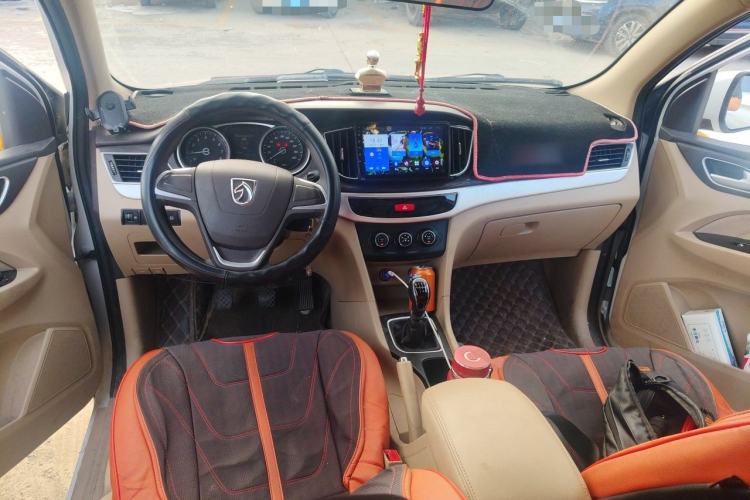 Used Baojun 730 2019 1.5L Manual Value Edition 7 Seats China VI Emission Standard Center Console