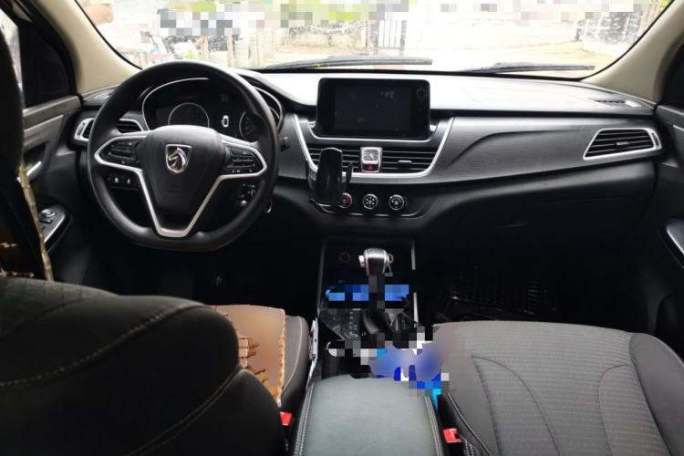 Used Baojun 730 2019 1.5T CVT Fashion Model 7 Seats China VI Emission Standard Center Console