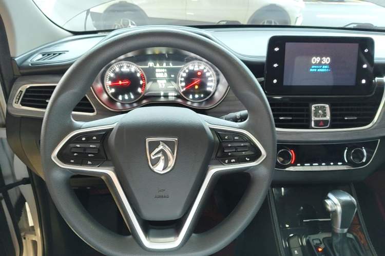 Used Baojun 730 2019 1.5T CVT Flagship Model 7 Seats China VI Emission Standard Center Console