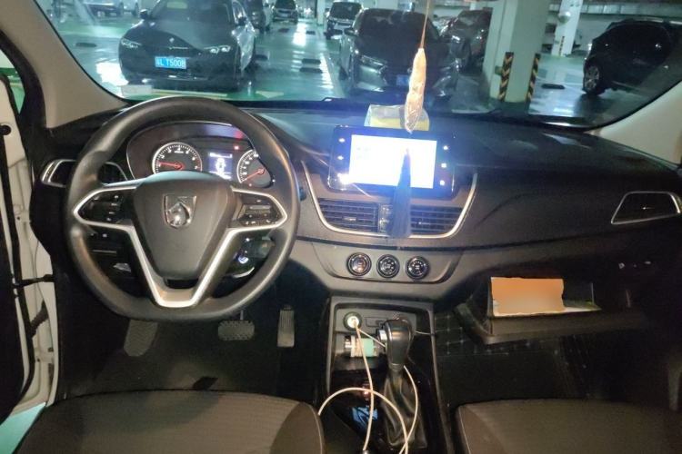 Used Baojun 730 2019 1.5T CVT Fashion Model 7 Seats China VI Emission Standard Center Console