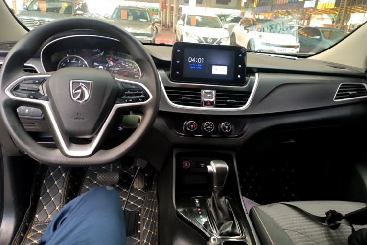 Used Baojun 730 2019 1.5T CVT Fashion Model 7 Seats China V Emission Standard Center Console