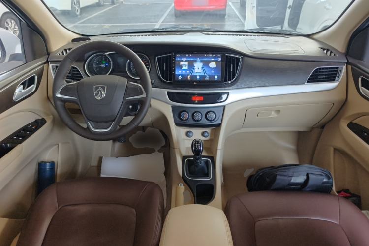 Used Baojun 730 2019 1.5L Manual Value Edition 7 Seats China VI Emission Standard Center Console